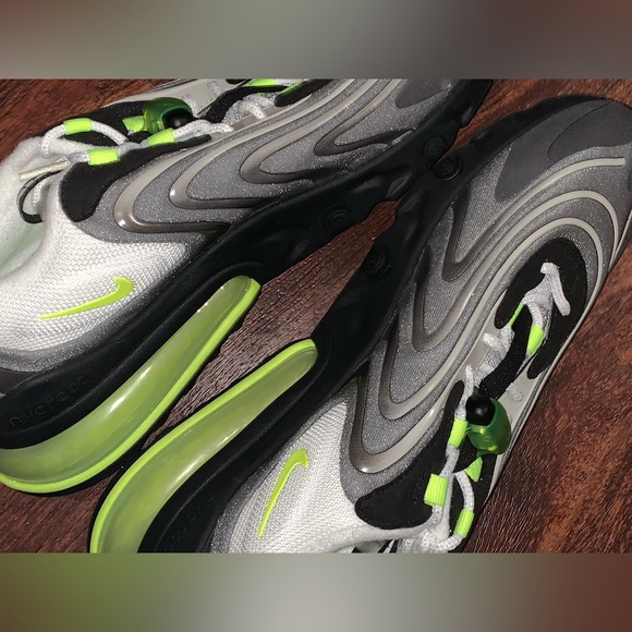 Nike size 10.5 - Picture 13 of 16